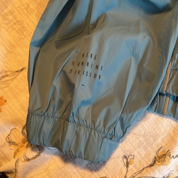 Nike Oversized Repel Packable Lightweight Running Jacket NWT Size Medium - Picture 5 of 9